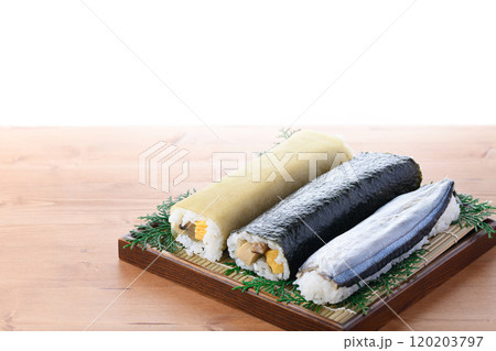 田舎寿司の3本セット ( 海苔巻き 昆布巻き寿司 さんま寿司 ) 郷土料理 和歌山県 那智勝浦町 田舎寿司の3本セット ( 海苔巻き 昆布巻き寿司 さんま寿司 ) 郷土料理 和歌山県 那智勝浦町 120203797