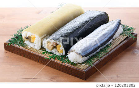 田舎寿司の3本セット （ 海苔巻き 昆布巻き寿司 さんま寿司 ） 郷土料理 和歌山県 那智勝浦町 120203802