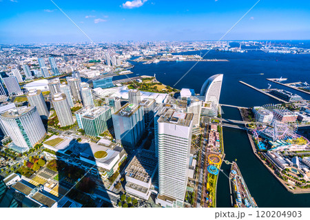 日本の横浜都市景観 連節バスやみなとみらいの街などを望む=13日 日本の横浜都市景観 連節バスやみなとみらいの街などを望む=13日 120204903
