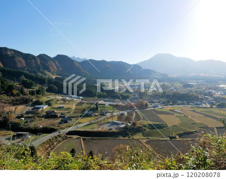 阿蘇市の山景色 (熊本県) 阿蘇市の山景色 (熊本県) 120208078
