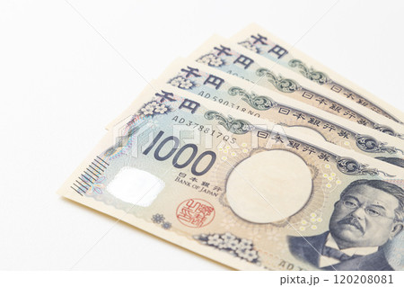 白背景に4000円 120208081