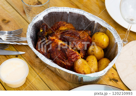 Fried chicken with baked potatoes served in foil 120210993