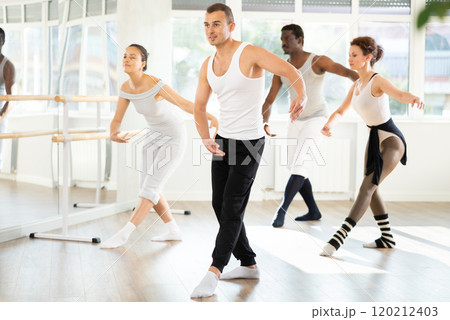 Ballet artist leading group rehearsal with amateur dancers Ballet artist leading group rehearsal with amateur dancers 120212403