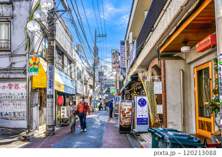 東京都世田谷区の都市風景 明大前駅 東京都世田谷区の都市風景 明大前駅 120213088