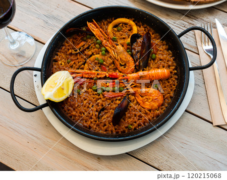 Plate of spaish dish seafood paella Plate of spaish dish seafood paella 120215068