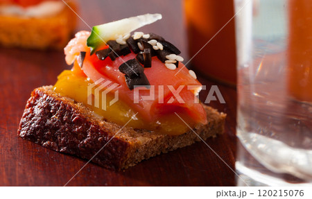 Canape with salmon and mango sauce 120215076