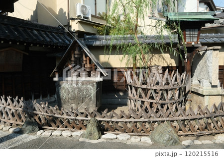 京都島原の防火水槽と灯籠 120215516