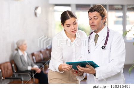Woman consults with male doctor about diagnosis and treatment 120216495