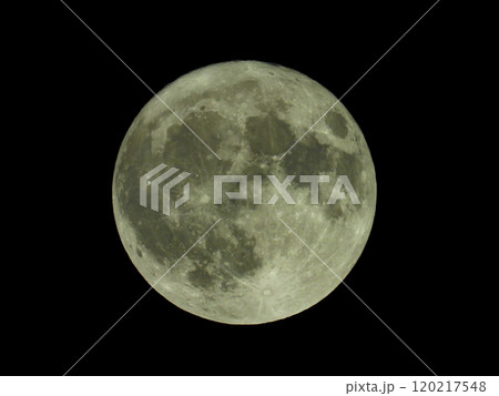 夜空に浮かぶ満月 120217548