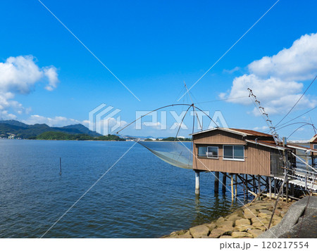 岡山県児島湾の四つ手小屋 120217554