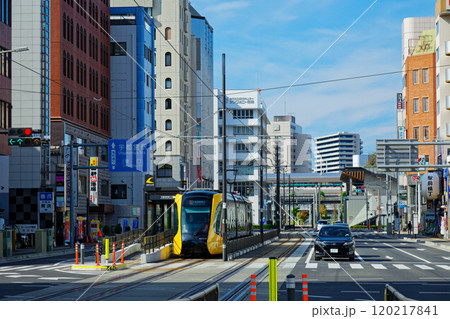 芳賀・宇都宮LRT　ライトライン　東宿郷駅近く　鬼怒通り 120217841