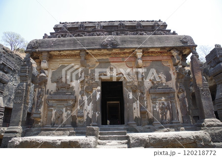 インド　世界遺産エローラ石窟群 120218772