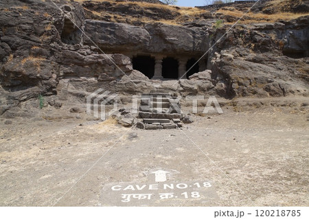 インド　世界遺産エローラ石窟群 120218785