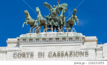 Monument with horses on top of Palace of Justice Palazzo di Giustizia timelapse 120221055