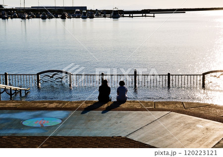北海道室蘭市　絵鞆臨海公園の風景 120223121