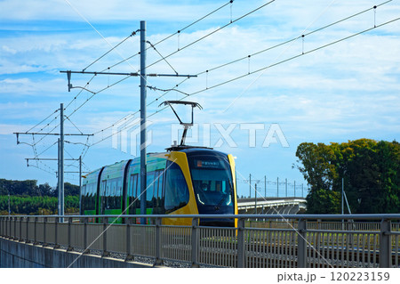 芳賀・宇都宮LRT ライトラインと田園風景 芳賀・宇都宮LRT ライトラインと田園風景 120223159