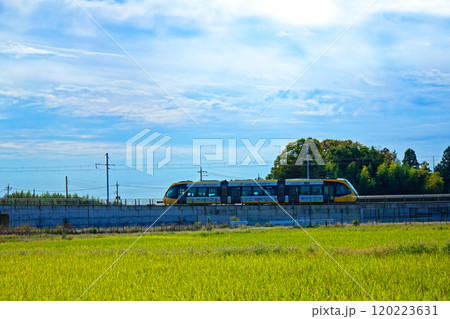 芳賀・宇都宮LRT ライトラインと田園風景 芳賀・宇都宮LRT ライトラインと田園風景 120223631