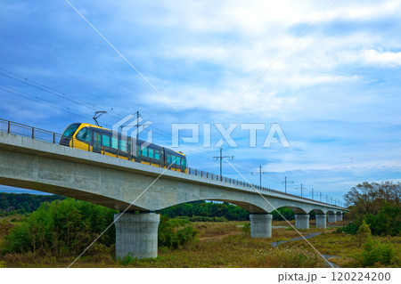 宇都宮ライトレール　鬼怒川橋梁とライトライン　芳賀・宇都宮LRT 120224200