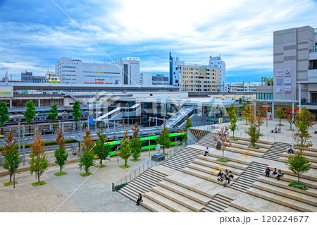 ライトラインと青空　宇都宮駅東口　宇都宮駅東口交流広場 120224677