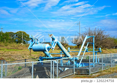 右岸幹線水路1号放流工転倒水門 芳賀・宇都宮LRT沿線沿い 右岸幹線水路1号放流工転倒水門 芳賀・宇都宮LRT沿線沿い 120224758