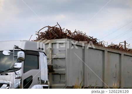 スクラップ運搬車両 120226120