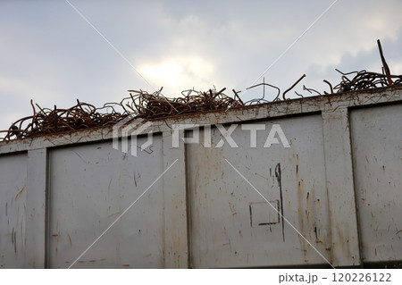 スクラップ運搬車両 120226122