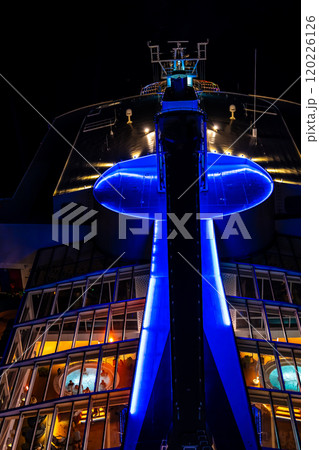長崎港客船出港（Spectrum of the Seas）女神大橋から夜景ライトアップ【長崎市】 120226126