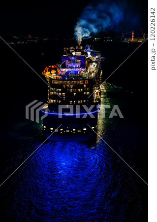 長崎港客船出港(Spectrum of the Seas)女神大橋から夜景ライトアップ【長崎市】 長崎港客船出港(Spectrum of the Seas)女神大橋から夜景ライトアップ【長崎市】 120226142