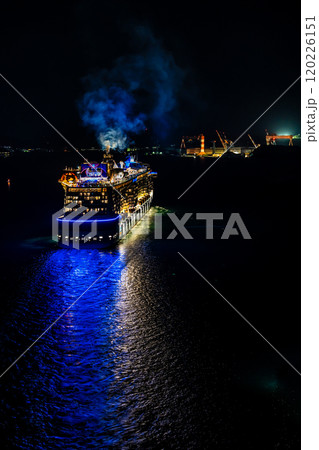 長崎港客船出港（Spectrum of the Seas）女神大橋から夜景ライトアップ【長崎市】 120226151