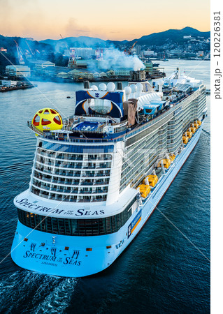 長崎港客船入港(Spectrum of the Seas)女神大橋から【長崎市】 長崎港客船入港(Spectrum of the Seas)女神大橋から【長崎市】 120226381