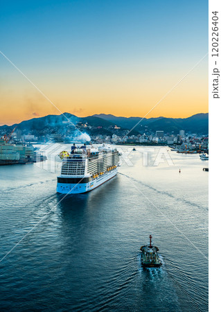 長崎港客船入港(Spectrum of the Seas)女神大橋から【長崎市】 長崎港客船入港(Spectrum of the Seas)女神大橋から【長崎市】 120226404