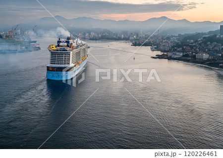 長崎港客船入港(Spectrum of the Seas)女神大橋から【長崎市】 長崎港客船入港(Spectrum of the Seas)女神大橋から【長崎市】 120226461