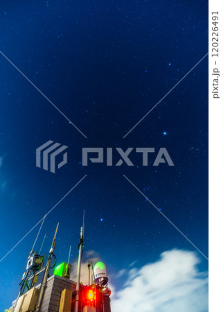 星空と稲佐山展望台【長崎市】 120226491