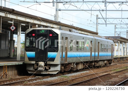 【JR東日本】GV-E400系（五能線：弘前駅） 120226730