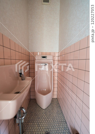 和風建築の小便器 和風建築の小便器 120227053