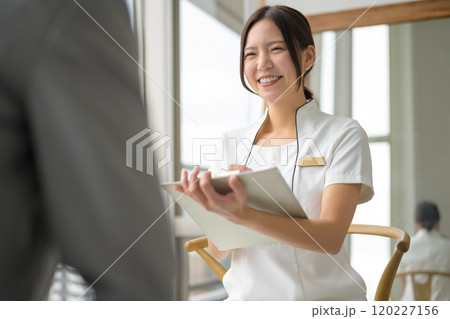 女性ポートレート 120227156