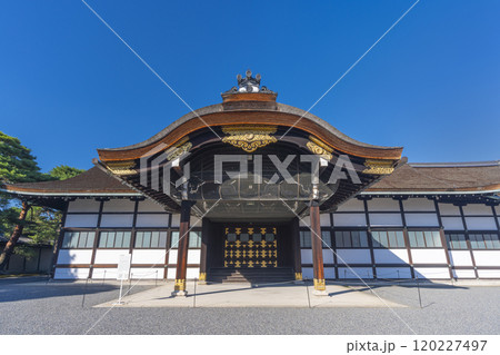 秋の京都御所　新御車寄 120227497