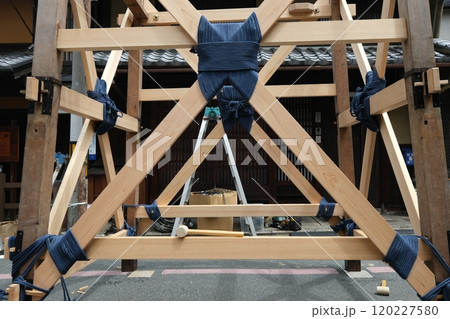 祇園祭蘆刈山の山鉾建て 120227580