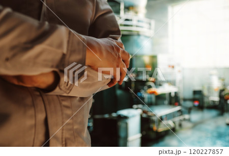 男性作業員 120227857