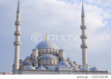 A Majestic Mosque Featuring Towering Minarets and Stunning Domes Under a Cloudy Sky 120230296