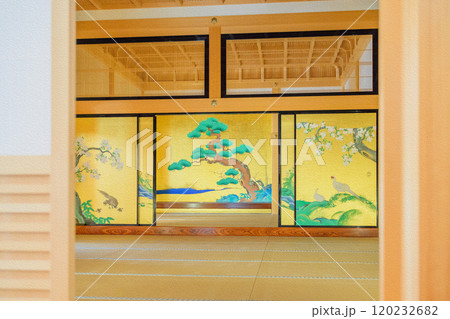 絢爛豪華な藩主の和室 120232682