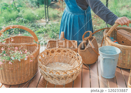 お花摘み用のバスケット お花摘み用のバスケット 120233887
