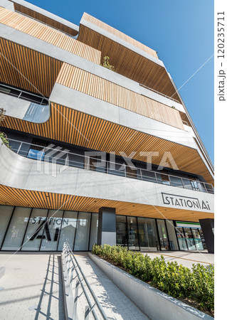 STATION Ai 120235711