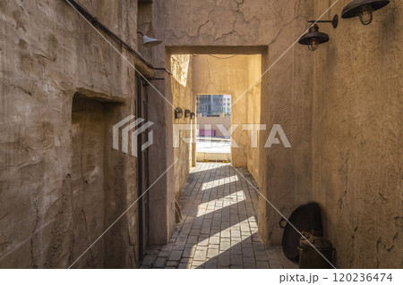 Narrow street in the old town 120236474