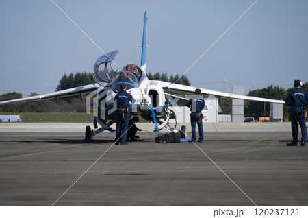 離陸準備のブルーインパルス 離陸準備のブルーインパルス 120237121
