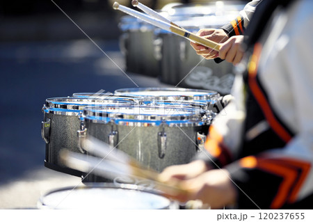 マーチングバンド　パレード　楽器 120237655