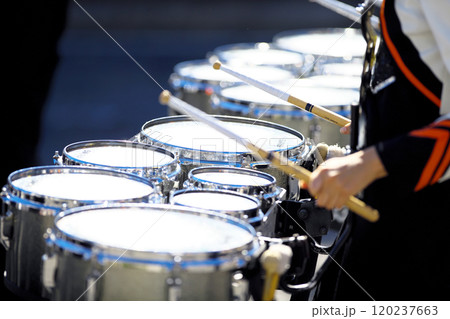 マーチングバンド　パレード　楽器 120237663