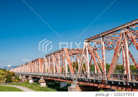 淀川に架かるJR西日本赤川鉄橋 おおさか東線 淀川に架かるJR西日本赤川鉄橋 おおさか東線 120237853