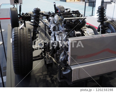 自動車の足回りの展示 自動車の足回りの展示 120238198