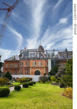 改修中の北海道庁 赤レンガ庁舎（2024年11月の様子） 120238365